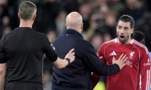 6 bài toán nan giải khiến Arne Slot bất lực tại Liverpool