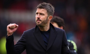 Ferdinand tranh cãi với Roy Keane về tương lai Carrick