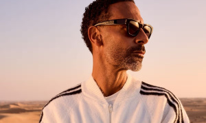 Rio Ferdinand ngồi xe lăn do lạm dụng thuốc