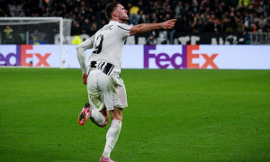 Vlahovic sắp tái xuất, Milan gặp khó vì lương bổng