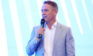 Owen chỉ ra lỗ hổng lớn ở hai biên Liverpool