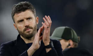 Carrick cần tàn nhẫn đẩy Mbeumo lên ghế dự bị