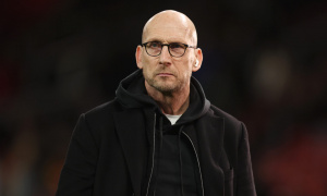 Jaap Stam chỉ đích danh người thay Casemiro ở MU