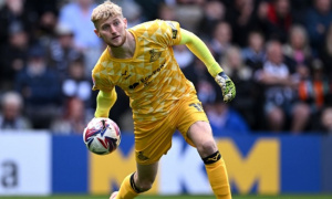 Rosenior có thể đặt niềm tin vào thủ môn lạ lẫm Teddy Sharman-Lowe