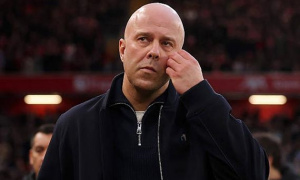 Arne Slot mất ngủ vì bài toán nhân sự của Liverpool