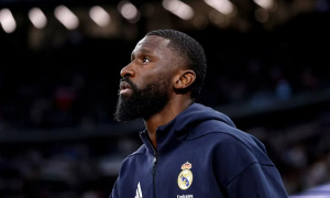 Rudiger tái xuất, vị trí của Huijsen lung lay