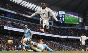 Salford chơi quả cảm làm khó Man City