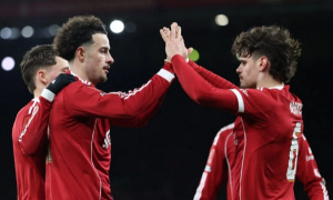 Robinson và fan Liverpool phát cuồng vì quái thú Milos Kerkez