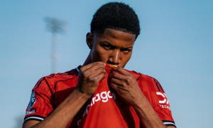 Chido Obi rực sáng giúp đội trẻ MU hạ Man City