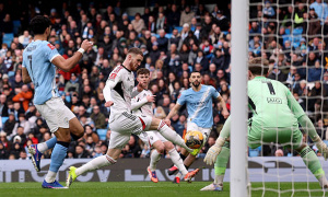 Tại sao Man City gặp khó trước Salford?
