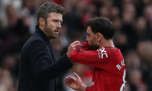 Real và Bayern chèo kéo, Bruno ra điều kiện giữ ghế cho Carrick