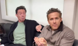 Ryan Reynolds choáng váng khi Wrexham đụng độ Chelsea