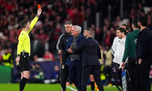 Mourinho nhận thẻ đỏ vì phản ứng dữ dội ở trận thua Real Madrid