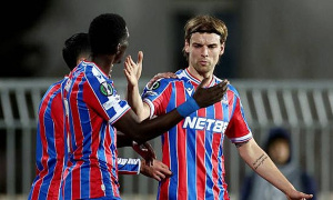 Sai lầm hàng thủ khiến Crystal Palace đánh rơi chiến thắng