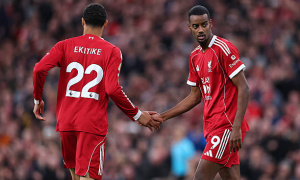 Bài toán chiến thuật của Liverpool với Isak và Ekitike