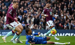 Chelsea dẫn Burnley sau tình huống VAR thót tim