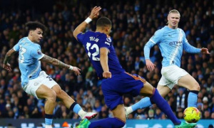 Nico O'Reilly lập cú đúp trước Newcastle, Man City áp sát Arsenal