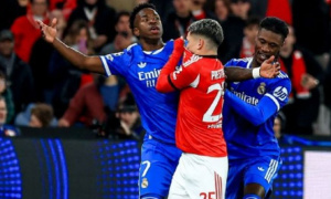 Sao trẻ Benfica thừa nhận dùng từ ngữ nhạy cảm với Vinicius