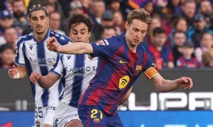 Cỗ máy đếm nhịp De Jong giúp Barca bóp nghẹt Levante