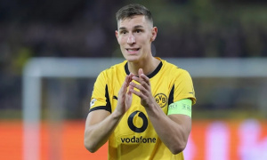 Schlotterbeck mang lại lời giải cho bài toán hậu vệ đa năng của MU