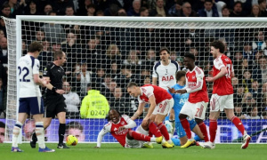 Eze khiến Martinelli trầm trồ ở trận đại thắng Spurs