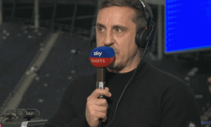 Neville gọi David Raya là chữ ký xuất sắc của Arsenal