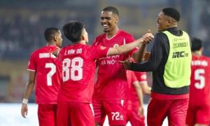 Công an Hà Nội như mãnh hổ trút giận tại V.League
