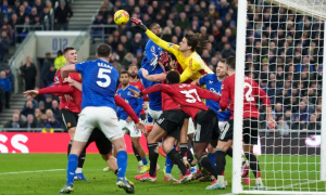 Thủ môn M.U chỉ cách trị lối đá 'lấy thịt đè người' của Everton