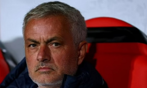 Mourinho đe dọa ghế nóng của Arbeloa tại Real