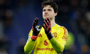 Van der Sar mới giúp MU xua tan nỗi ám ảnh Onana