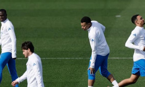 Chơi bóng với một chân, Mbappe đối mặt chấn thương nặng tại Real