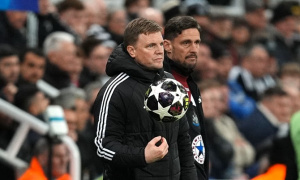 Howe khẳng định Newcastle không ngán Barca hay Chelsea