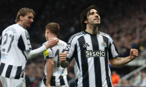 Màn chào hàng hoàn hảo của Tonali với MU