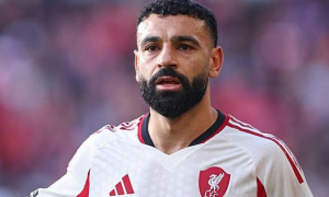 Tin đồn chuyển nhượng sáng 26/2: Salah sẵn lòng ở lại Liverpool, MU bán Bayindir