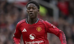 Man Utd đang mạo hiểm khi chậm trễ giữ chân Kobbie Mainoo