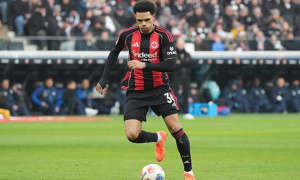 Nnamdi Collins có gì khiến 4 ông lớn nước Anh mê mẩn?