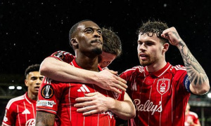 Nottingham Forest phô diễn bản lĩnh Ngoại hạng tại City Ground