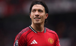 Barca muốn Martinez, MU đáp trả bằng hợp đồng mới