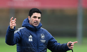 Lỡ chuyến đi Dubai giúp Arsenal gắn kết bất ngờ