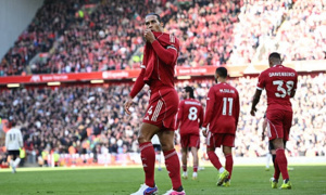 Liverpool phá lưới West Ham nhờ vũ khí bóng chết