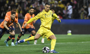 Ronaldo hỏng phạt đền, Al Nassr vẫn ngược dòng thắng Al-Fayha 3-1