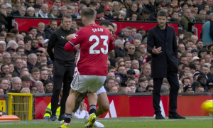 Man Utd nhận tin dữ, Luke Shaw rời sân ngay hiệp 1