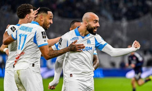 Aubameyang ghi bàn bù giờ giúp Marseille thắng Lyon