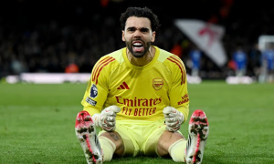 Raya gồng gánh giấc mơ vô địch của Arsenal