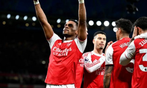 Hạ Chelsea 2-1, Arsenal góp phần lập kỷ lục lạ ở Ngoại hạng Anh