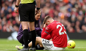 Luke Shaw gục ngã đầy trớ trêu sau lời khen của Carrick