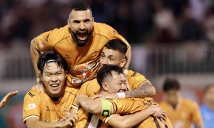 HAGL đặt cược số phận vào những gã khổng lồ nơi hàng thủ