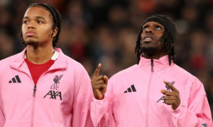 Đôi cánh tốc độ sẽ giúp Liverpool xuyên phá Wolves