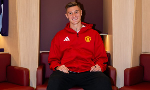 Benjamin Sesko và 100 dòng chữ tay giải mã cơn khát bàn thắng