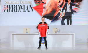 John Herdman kế thừa hệ thống 3 trung vệ của Shin Tae-yong